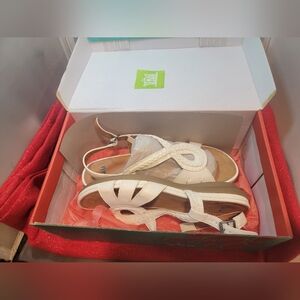 Yuu Azora Faux Leather White Slingback Sandals With Side Buckle Size 8 M